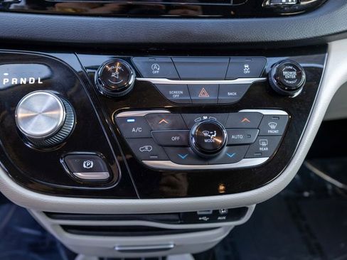 Used 2017 Chrysler Pacifica Touring Plus w/ Tire & Wheel Group image 28