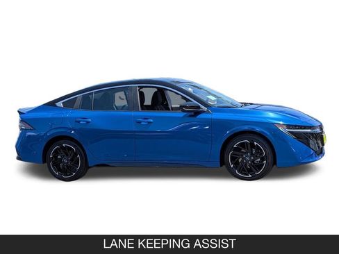 New 2026 Nissan Sentra SR w/ Floor Mat Package FWD image 6