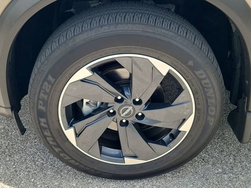 Used 2024 Nissan Rogue SV w/ SV Premium Package FWD image 9