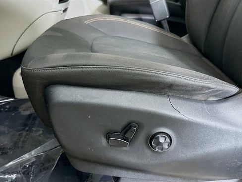 Used 2017 Chrysler Pacifica Touring image 19