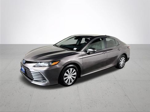 Used 2022 Toyota Camry LE FWD image 2
