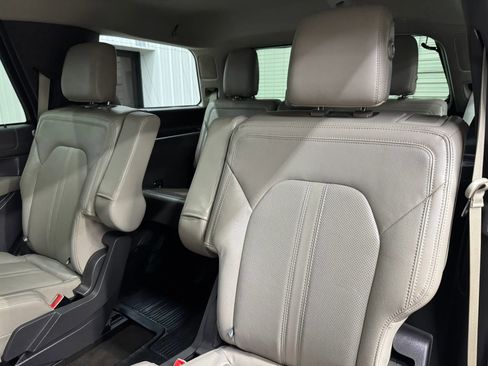 Used 2019 Ford Expedition Limited w/ Equipment Group 302A RWD image 10