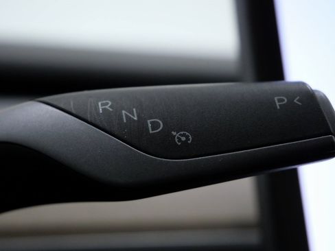 Used 2021 Tesla Model Y Long Range image 19