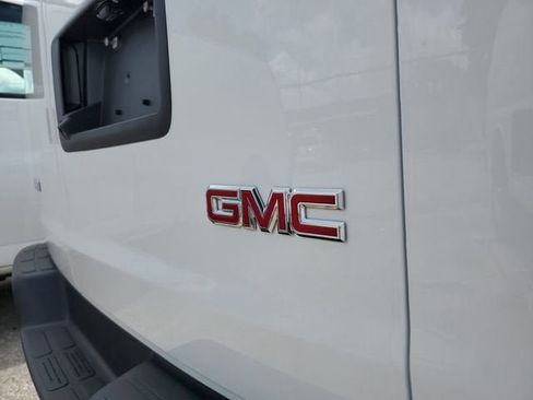 New 2026 GMC Savana 2500 Extended RWD image 7