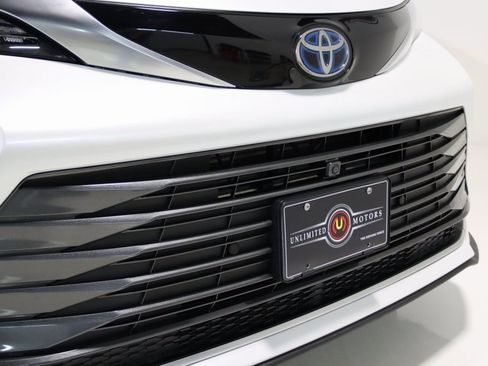 Used 2022 Toyota Sienna Platinum image 25