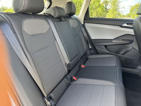 Certified 2024 Volkswagen Taos SE w/ Panoramic Sunroof Package FWD image 20