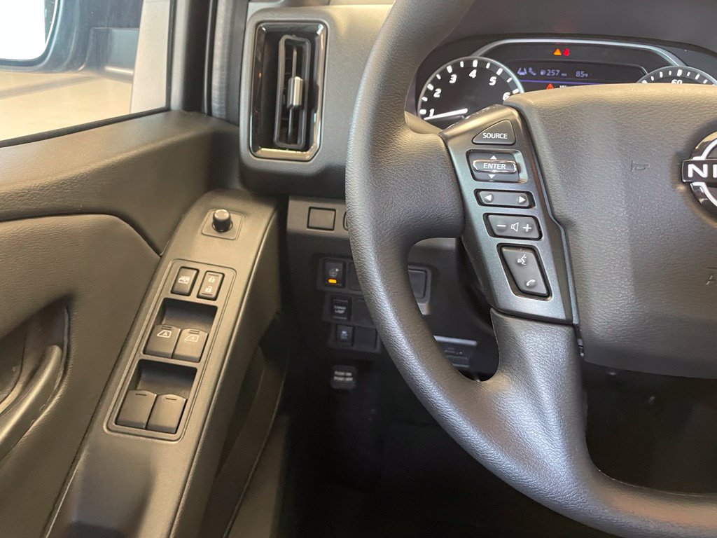 Used 2026 Nissan Frontier SV w/ Tow Package RWD image 12