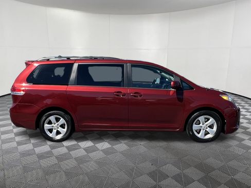 Used 2014 Toyota Sienna LE FWD image 7