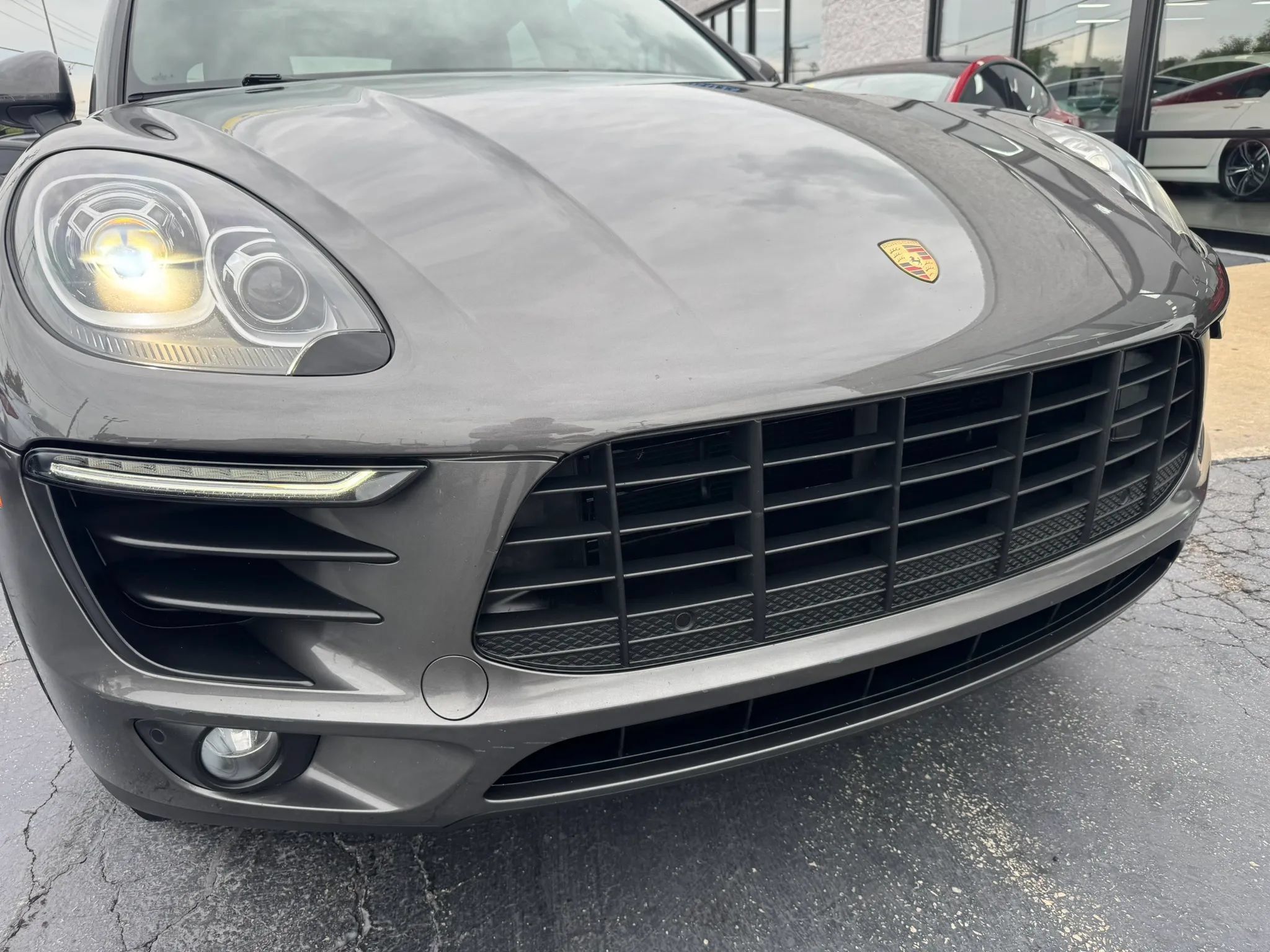 Used 2018 Porsche Macan AWD/4WD image 8