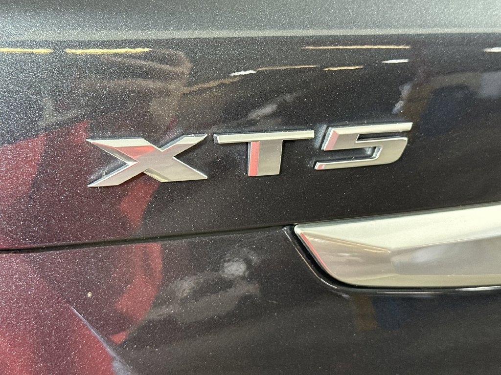 Used 2020 Cadillac XT5 Premium Luxury FWD image 36