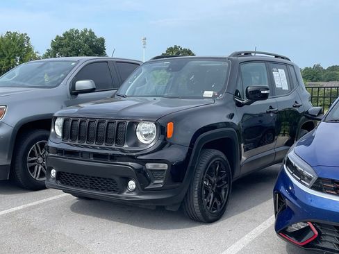 Used 2023 Jeep Renegade Altitude w/ Sun/Sound Group AWD/4WD image 4