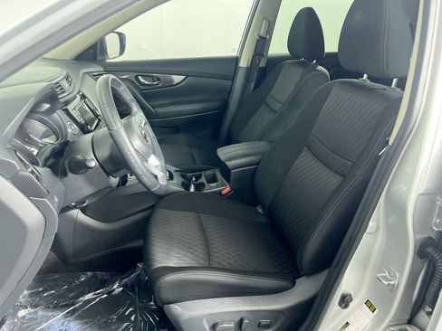 Used 2018 Nissan Rogue SV FWD image 8