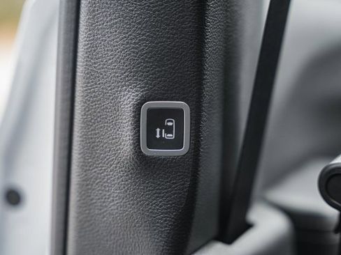 New 2026 Chrysler Voyager LX image 33