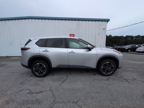 Used 2024 Nissan Rogue SV AWD/4WD image 9