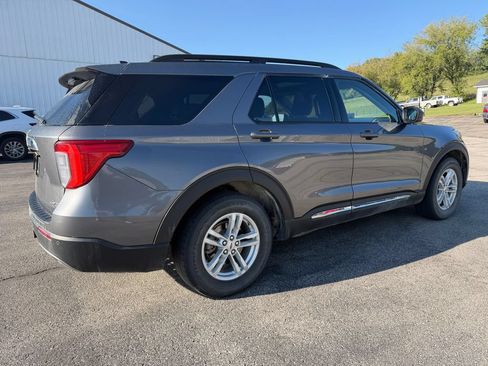 Used 2022 Ford Explorer XLT w/ Equipment Group 202A AWD/4WD image 3