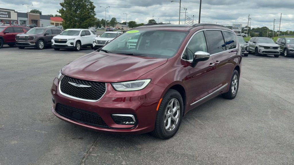 Used 2023 Chrysler Pacifica Limited AWD/4WD image 2