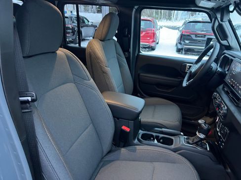 New 2026 Jeep Gladiator Sport AWD/4WD image 18