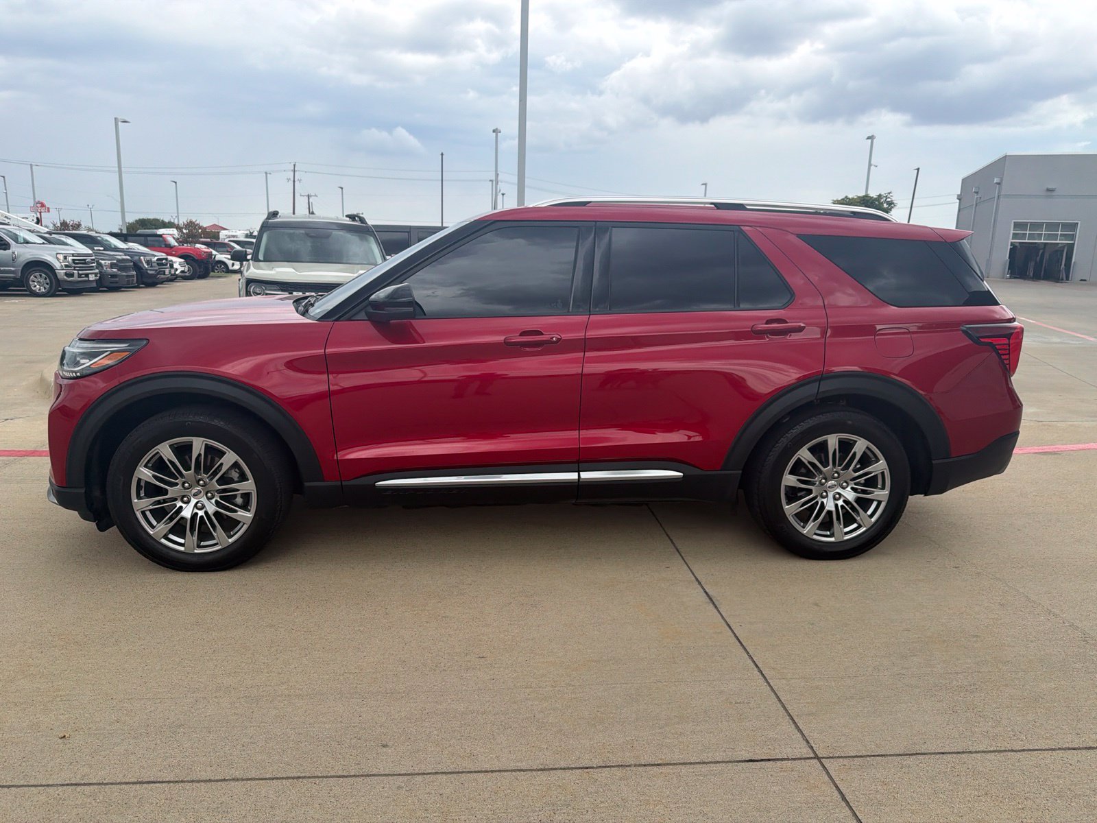 Certified 2025 Ford Explorer Platinum RWD image 4