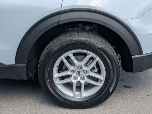 New 2026 Ford Explorer Active image 8