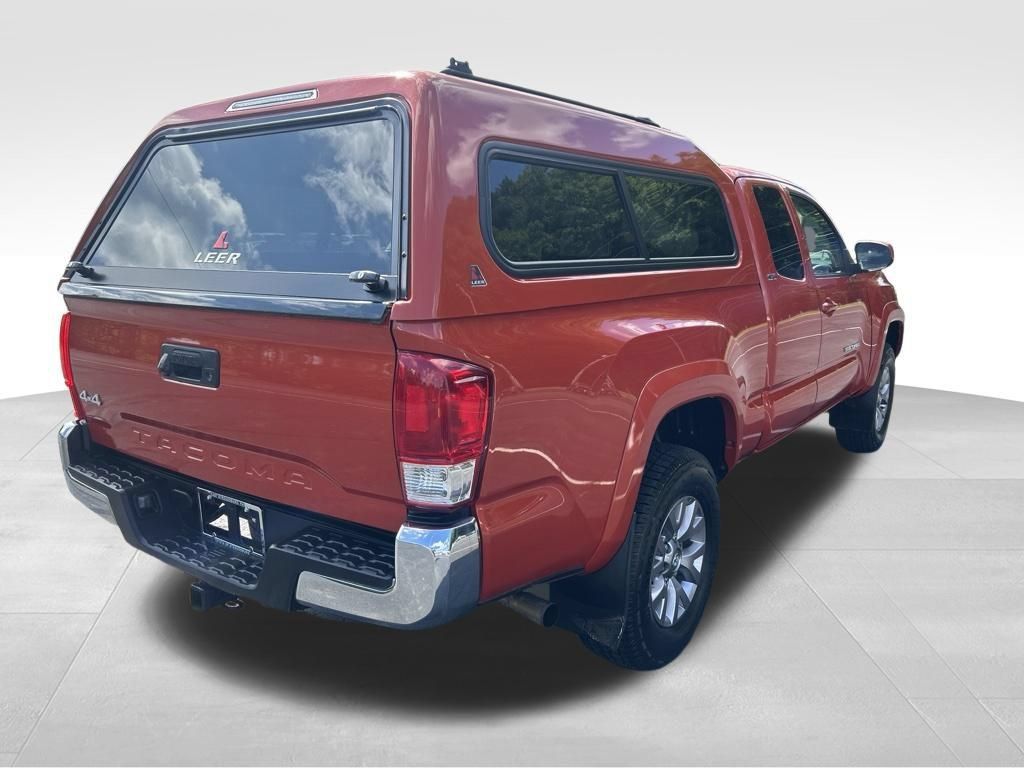 Used 2016 Toyota Tacoma SR5 AWD/4WD image 5
