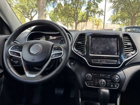 Used 2019 Jeep Cherokee Limited FWD image 23