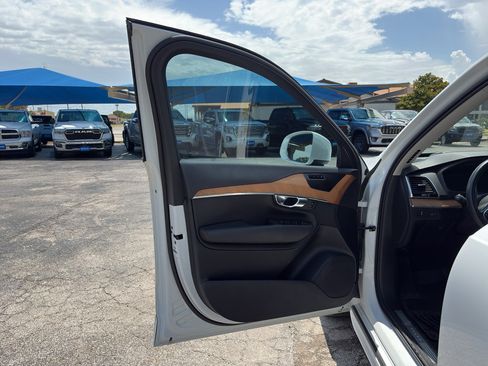 Used 2021 Volvo XC90 T6 Momentum w/ Advanced Package AWD/4WD image 10
