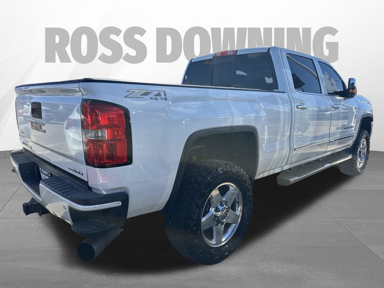 Used 2015 GMC Sierra 2500 Denali w/ Duramax Plus Package AWD/4WD image 4