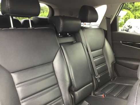 Used 2019 Kia Sorento SX image 22