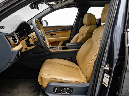 Used 2023 Bentley Bentayga Extended Wheelbase AWD/4WD image 34