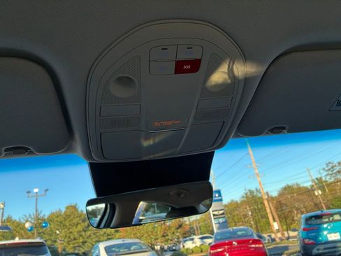 Used 2025 Genesis G70 2.5T image 43