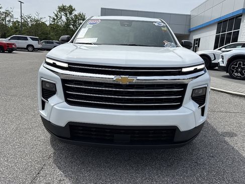Used 2025 Chevrolet Traverse LT FWD image 8