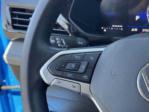 Used 2024 Volkswagen Taos SE image 21