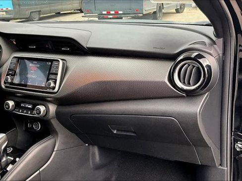 Certified 2020 Nissan Kicks SV image 17