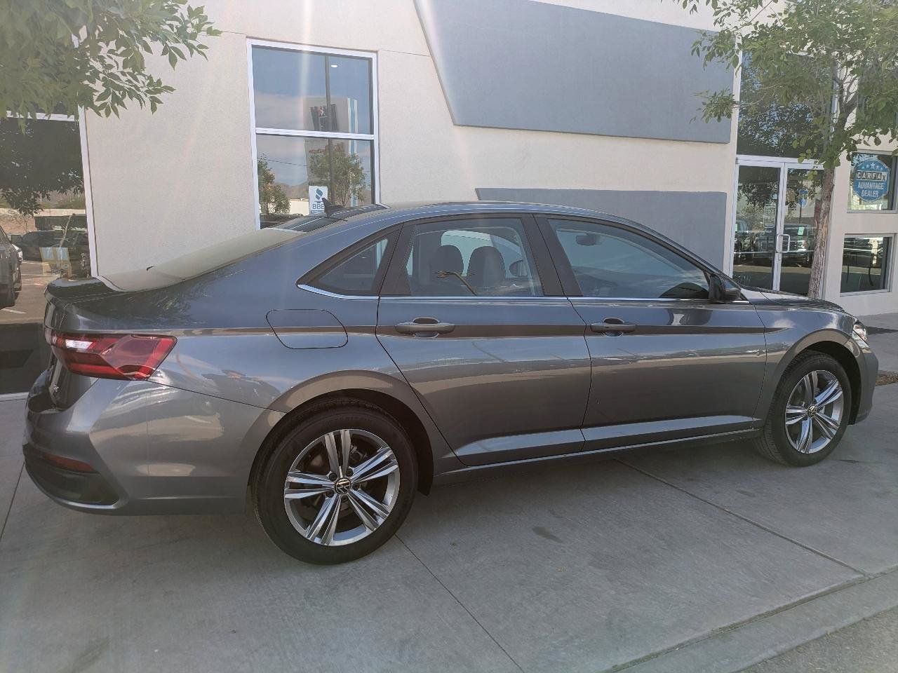 Used 2024 Volkswagen Jetta SE FWD image 7