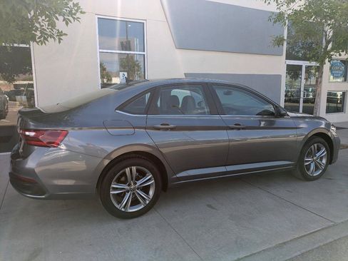 Used 2024 Volkswagen Jetta SE FWD image 7