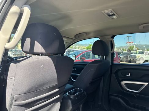 Used 2020 Nissan Titan SV w/ SV Convenience Package RWD image 14