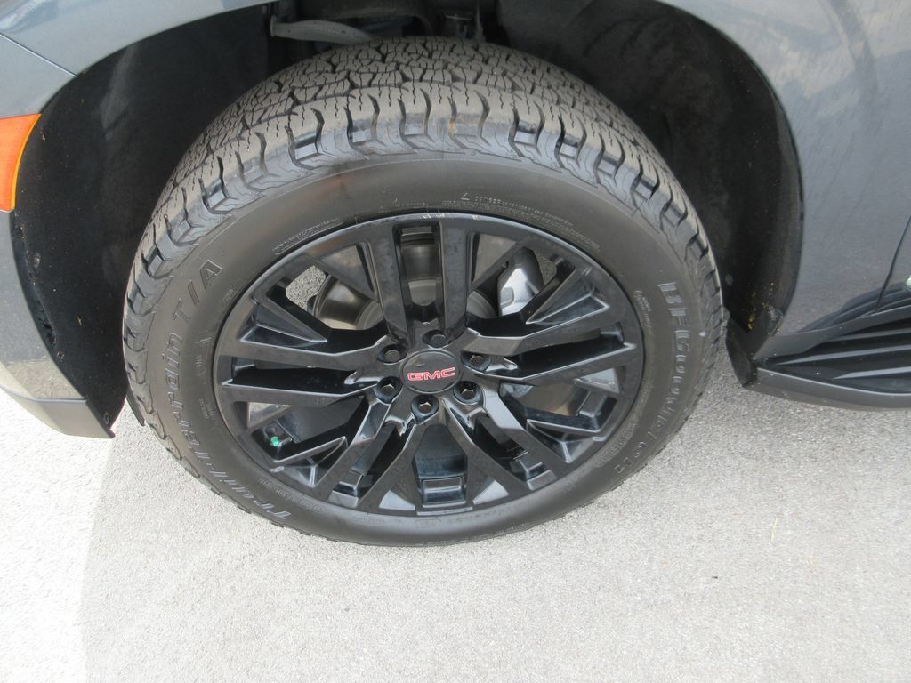 Certified 2021 GMC Yukon XL SLT w/ SLT Premium Package AWD/4WD image 15