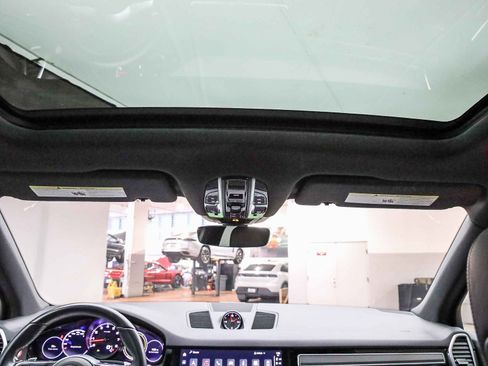 Used 2023 Porsche Cayenne Platinum Edition image 20