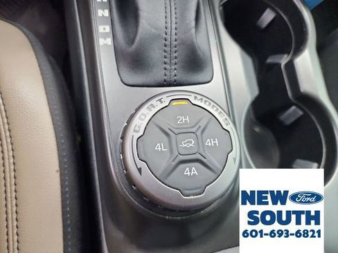 Used 2023 Ford Bronco Wildtrak image 29