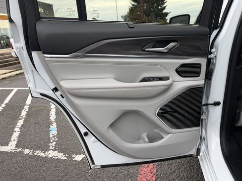 Used 2023 Jeep Grand Cherokee Overland w/ Adv Protech Group III image 29