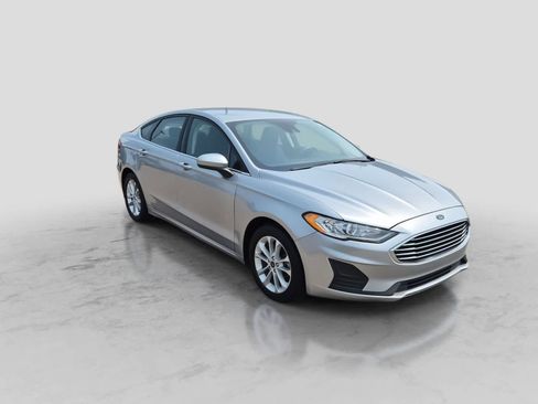 Used 2020 Ford Fusion SE FWD image 2