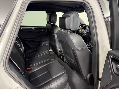 Certified 2023 Porsche Macan S AWD/4WD image 17