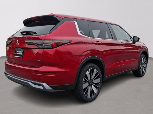 Used 2025 Mitsubishi Outlander SE FWD image 6