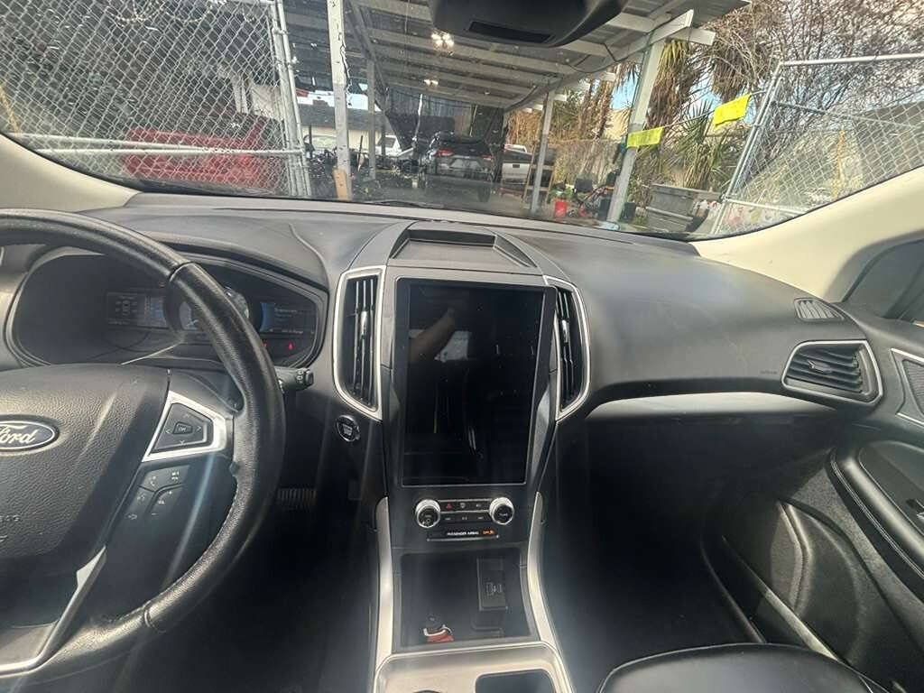 Used 2023 Ford Edge SEL AWD/4WD image 3