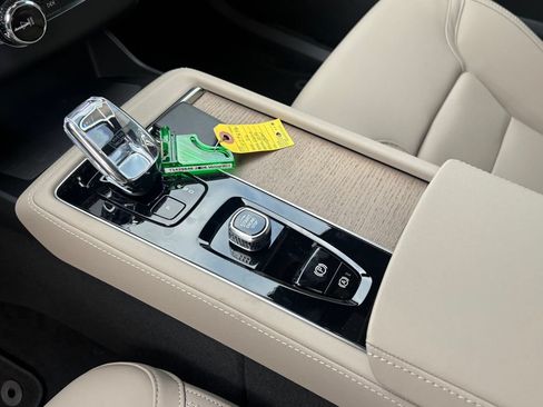New 2026 Volvo XC90 T8 Plus w/ Protection Package Premier AWD/4WD image 13