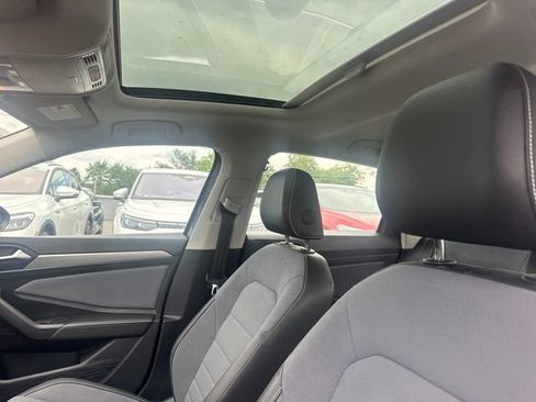 Used 2025 Volkswagen Jetta SE w/ Sunroof Package FWD image 8
