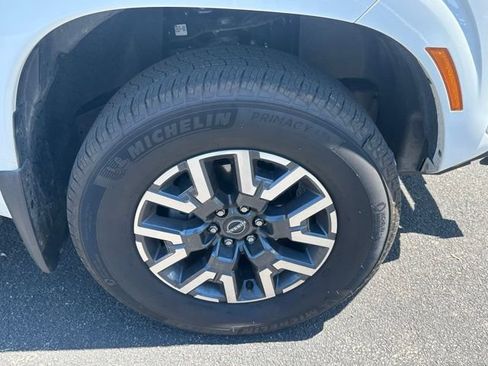 Used 2024 Nissan Frontier SL w/ Technology Package AWD/4WD image 12