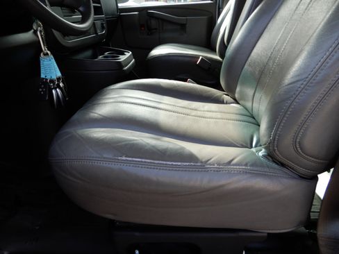 Used 2022 Chevrolet Express 2500 w/ Driver Convenience Package image 12