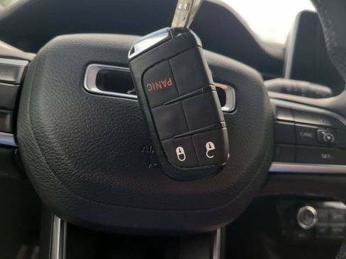Used 2022 Jeep Compass Latitude AWD/4WD image 27