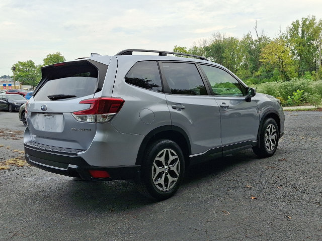 Used 2019 Subaru Forester Premium AWD/4WD image 8